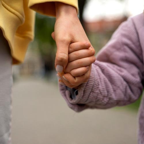 Abogado de familia en San Bernardo orientando sobre proceso de adopción