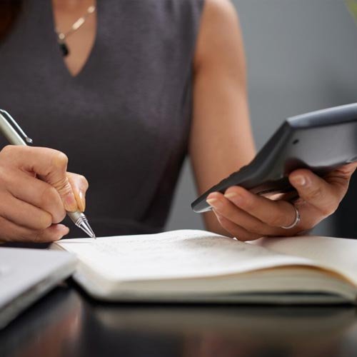 Abogado tributario en San Bernardo asesorando en declaraciones de renta ante el SII