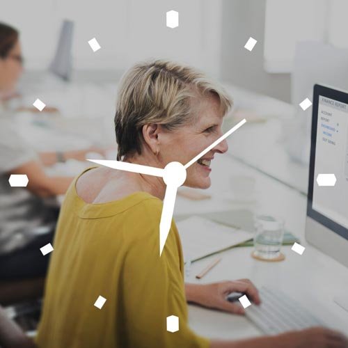 Trabajador recibiendo orientación legal en San Bernardo por pago de horas extra